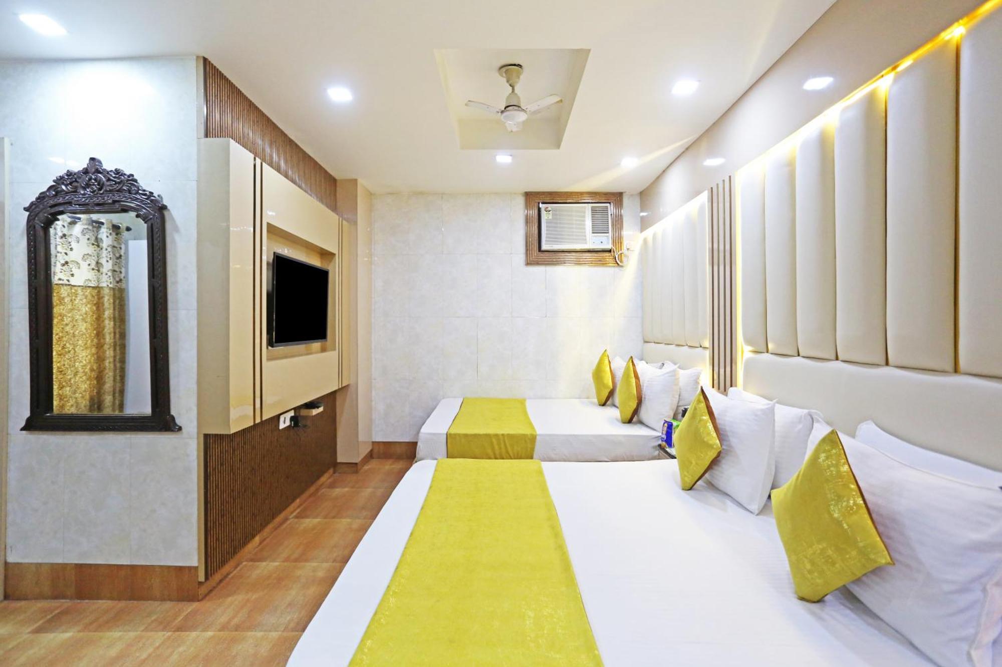 Hotel Preet Palace -5 Mints Walk From Nizamuddin Railway Station New Delhi Exterior photo