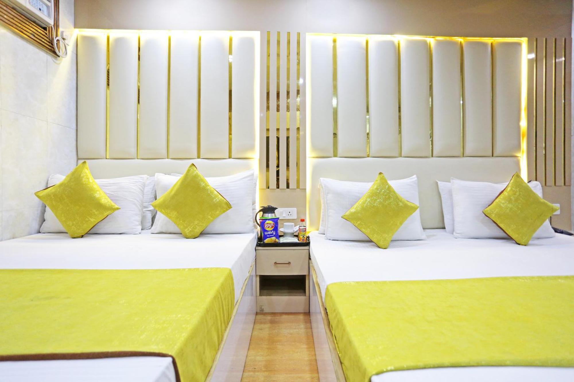 Hotel Preet Palace -5 Mints Walk From Nizamuddin Railway Station New Delhi Exterior photo