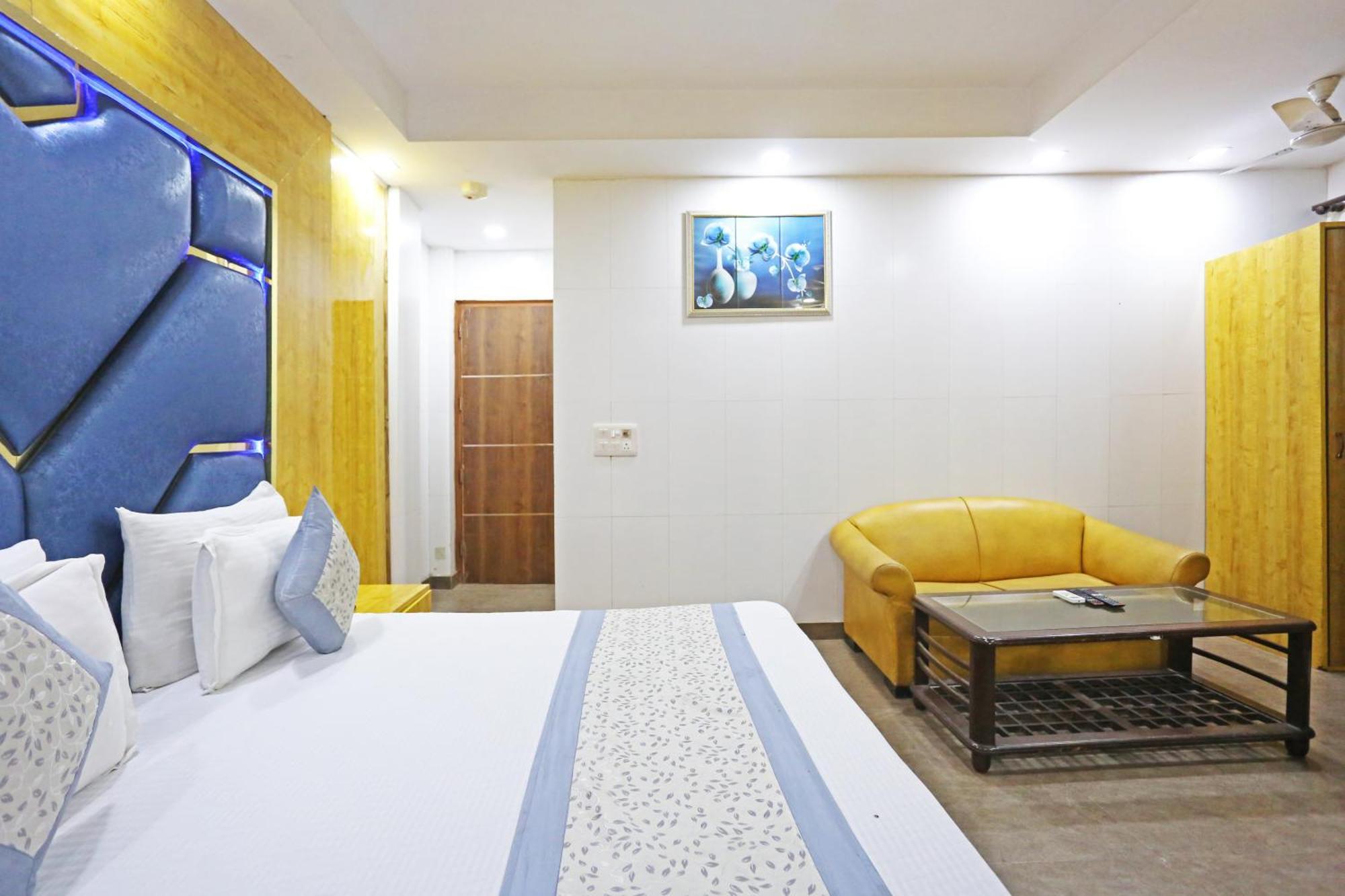 Hotel Preet Palace -5 Mints Walk From Nizamuddin Railway Station New Delhi Exterior photo