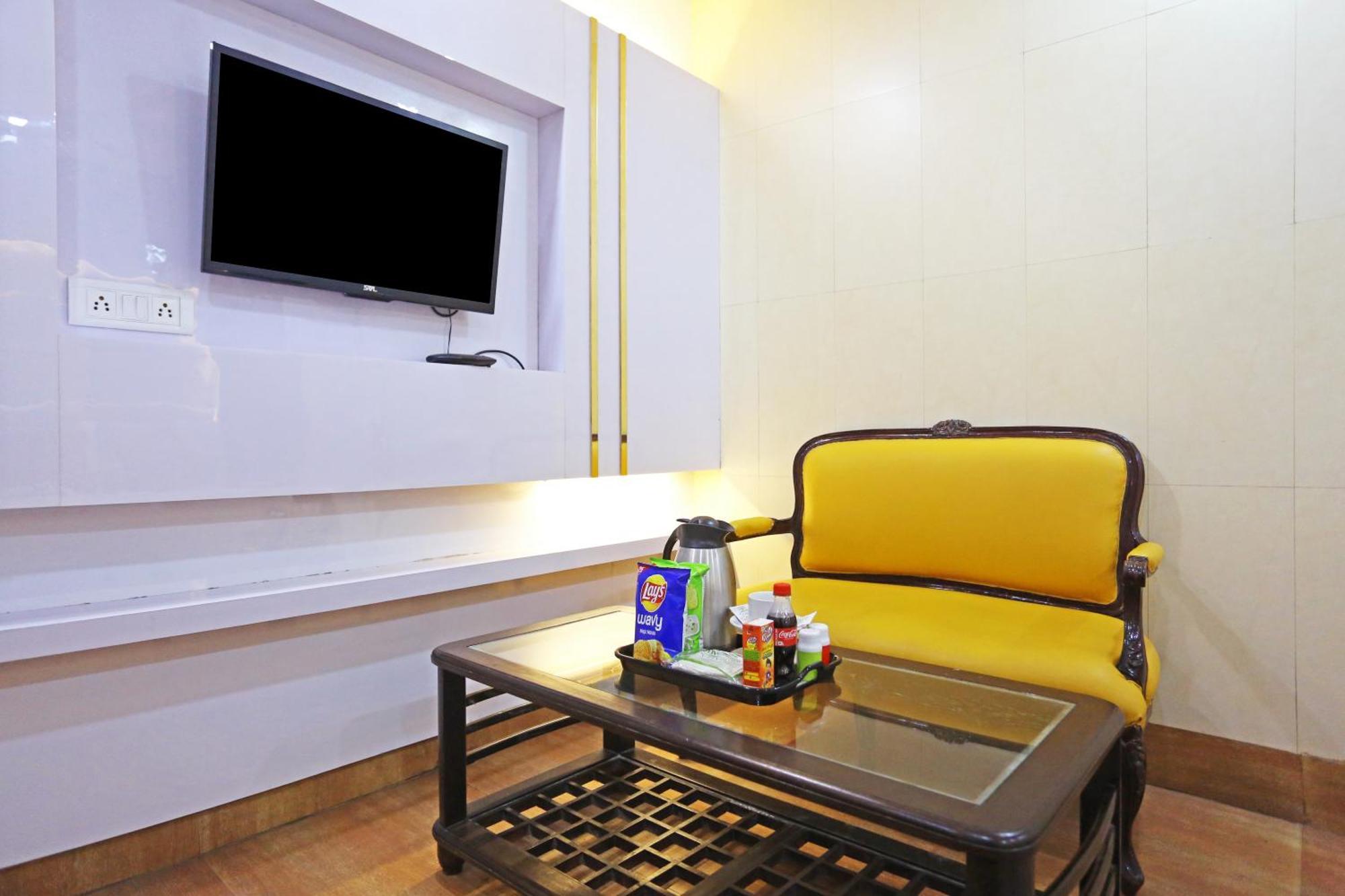 Hotel Preet Palace -5 Mints Walk From Nizamuddin Railway Station New Delhi Exterior photo