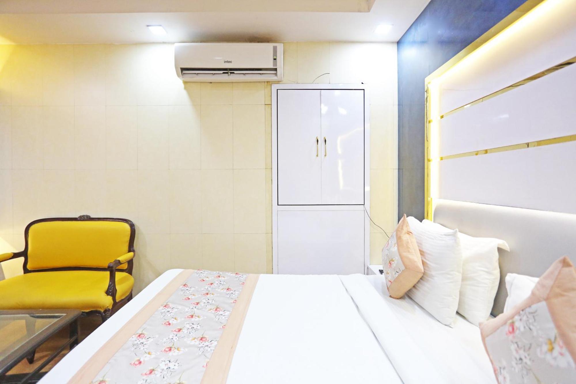 Hotel Preet Palace -5 Mints Walk From Nizamuddin Railway Station New Delhi Exterior photo