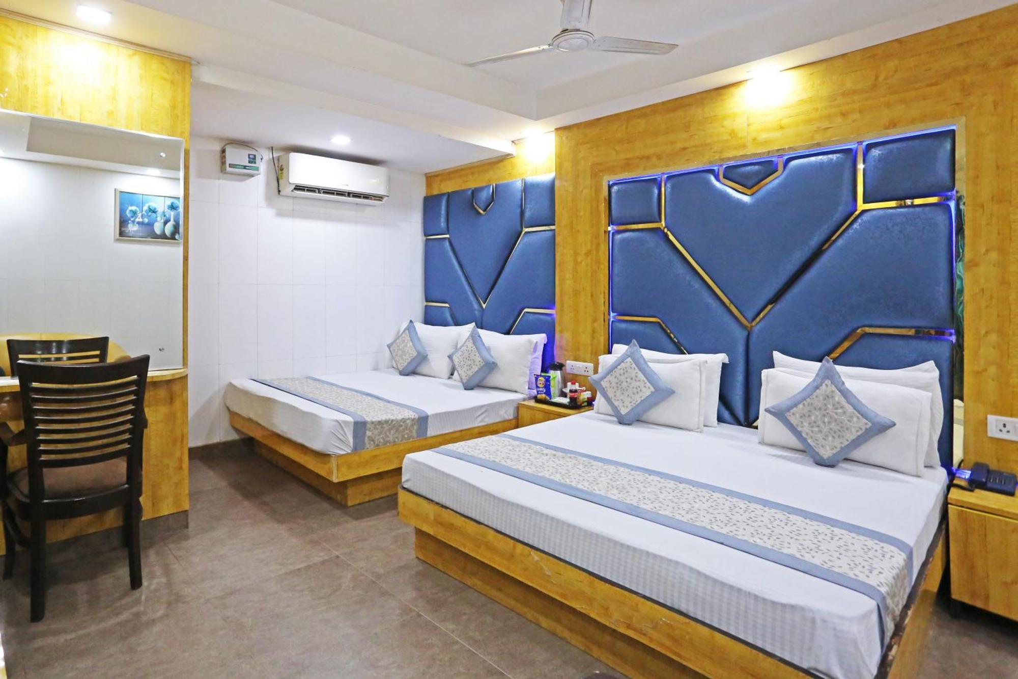 Hotel Preet Palace -5 Mints Walk From Nizamuddin Railway Station New Delhi Exterior photo