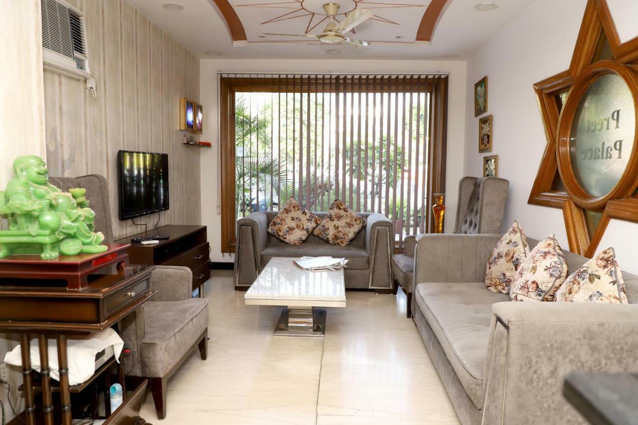 Hotel Preet Palace -5 Mints Walk From Nizamuddin Railway Station New Delhi Exterior photo